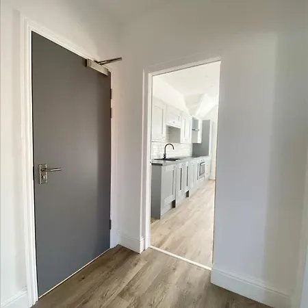 Brooklands Seaside Retreat Flat 4 *